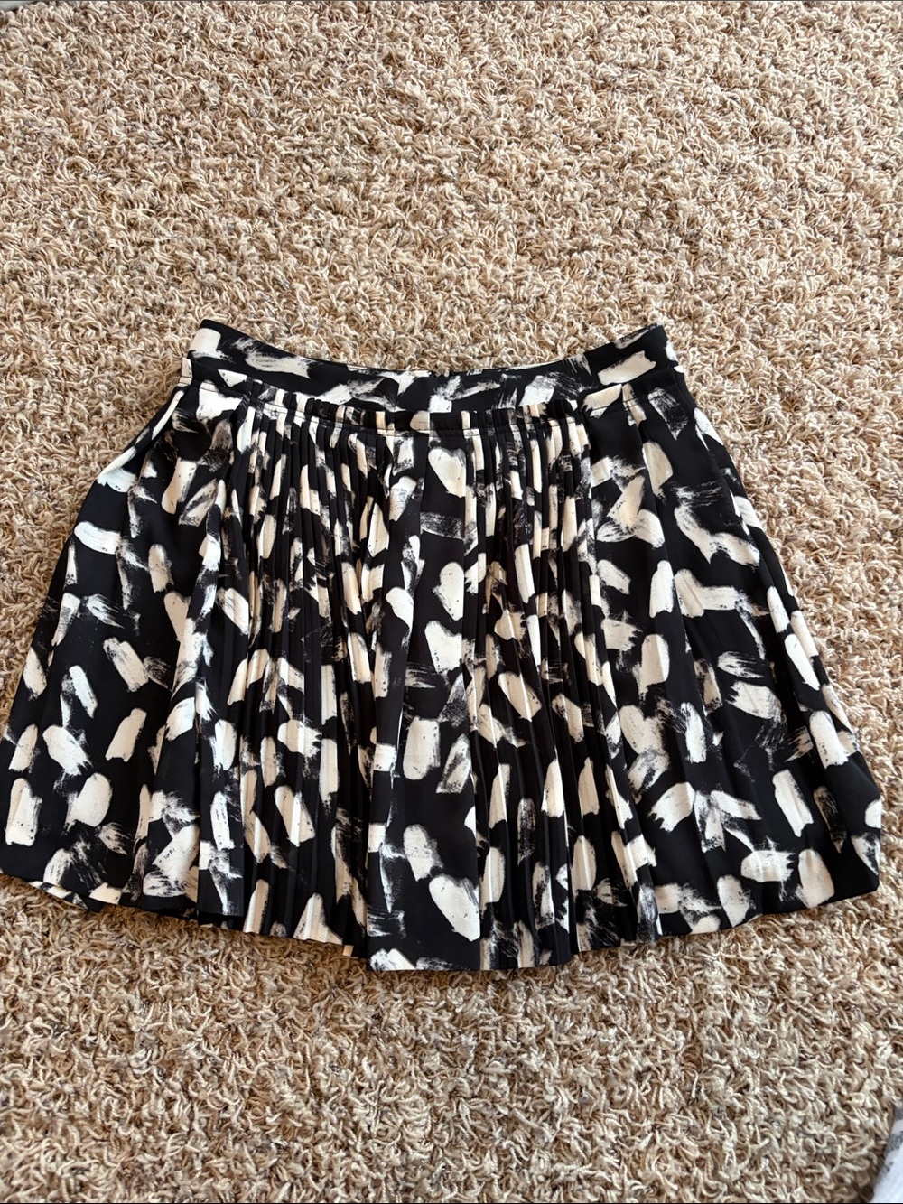 Banana Republic Black & White Brushstroke Pleated Skirt